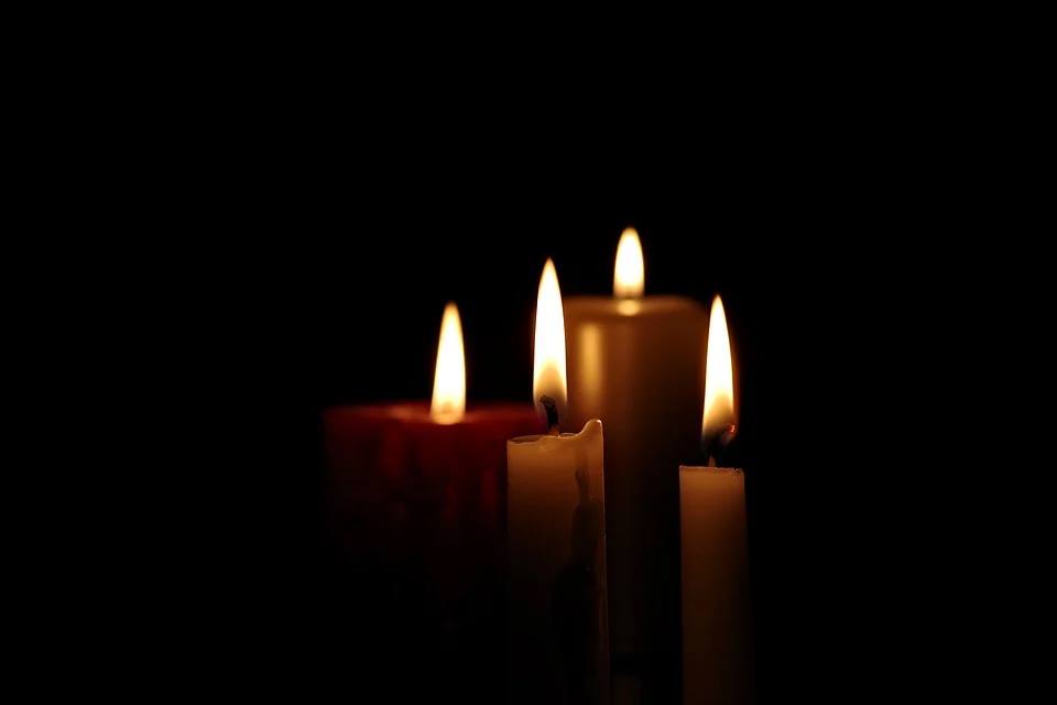 zdjęcie przedstawiające świeczki
