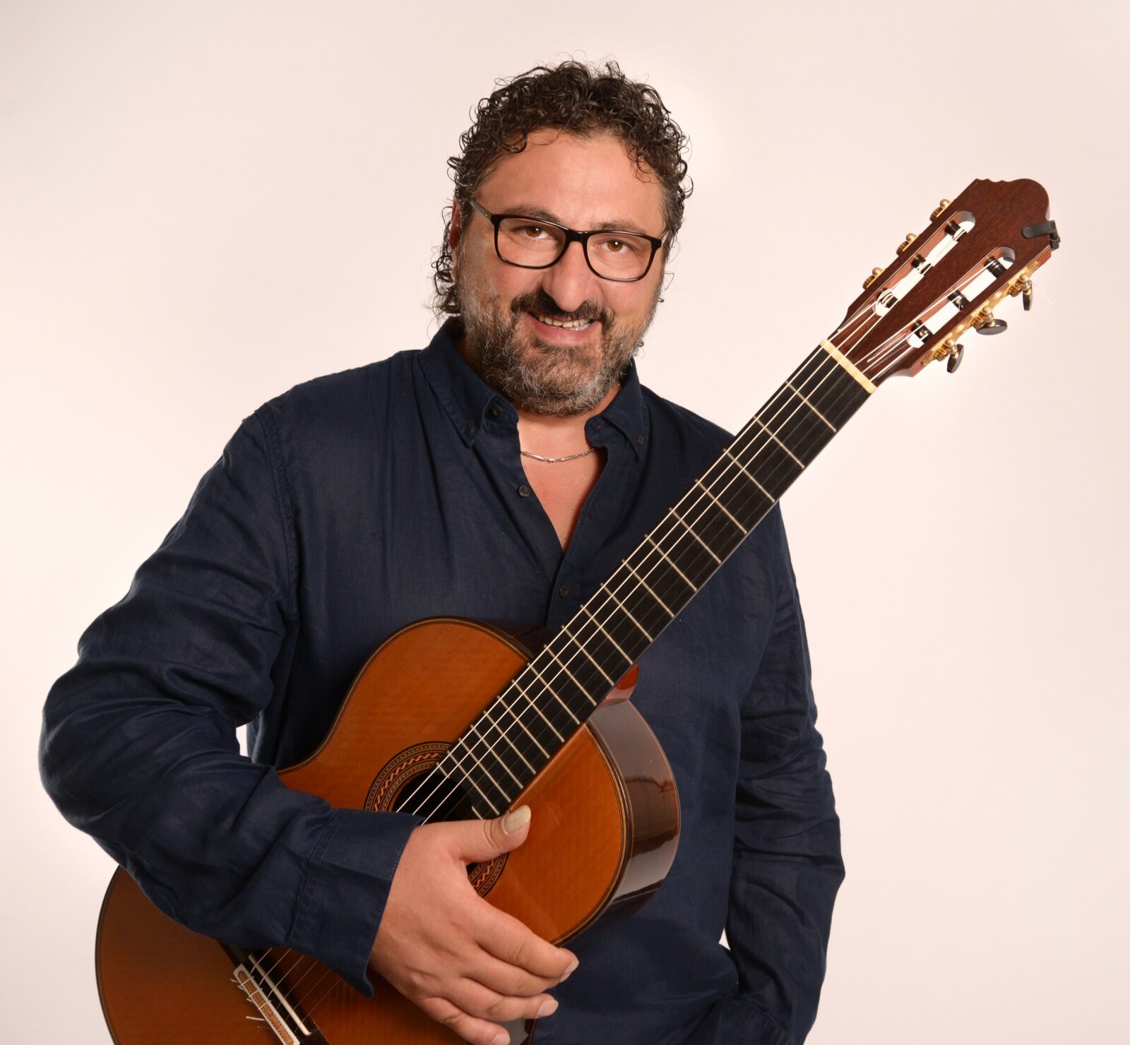 gitarzysta Aniello Desiderio